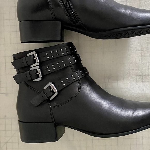 GEOX NWOB Comfy Black Leather Boots Grommets Trim Block Low Heel Zip EU41 US 9.5 - Picture 2 of 9